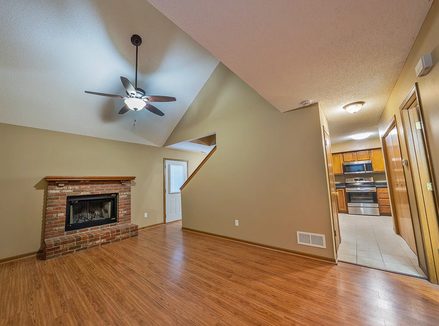 3 bed, 2.5 bath, 1236 sqft, $1,700 — Photo 2