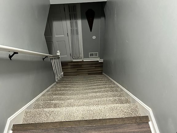 5th image of 370 Dennis Dr