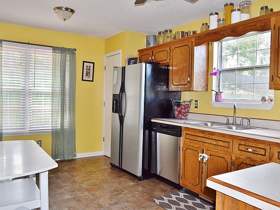 4th image of 154 Whitehall Dr