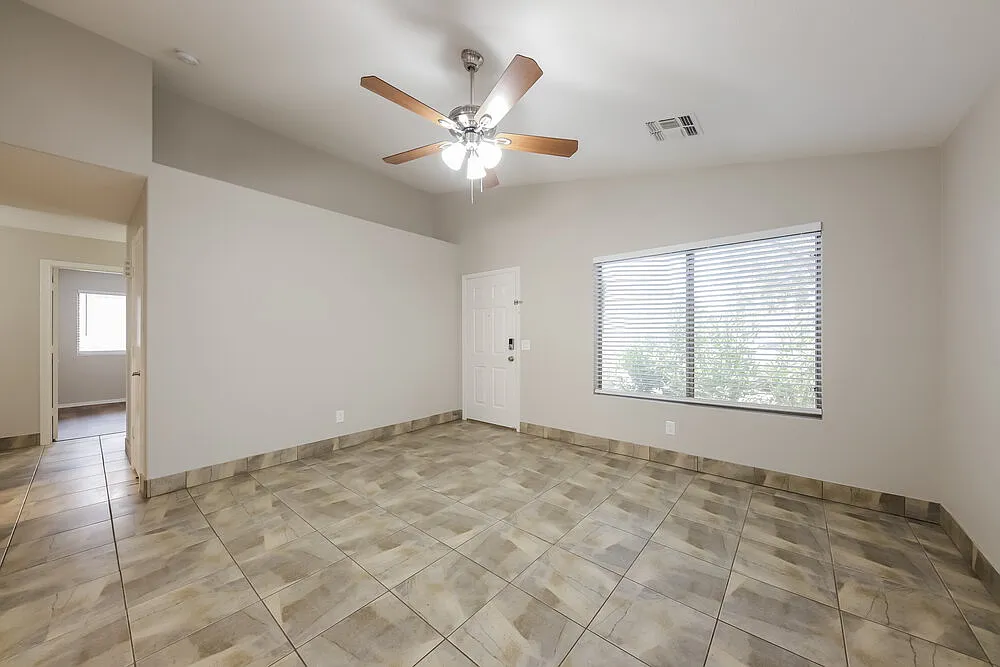 3 bed, 2.0 bath, 1323 sqft, $2,030 — Photo 4