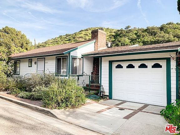Charming Traditional in the Verdugo Woodlands