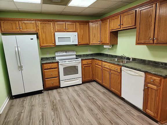 3rd image of 819 Mount Olivet Rd