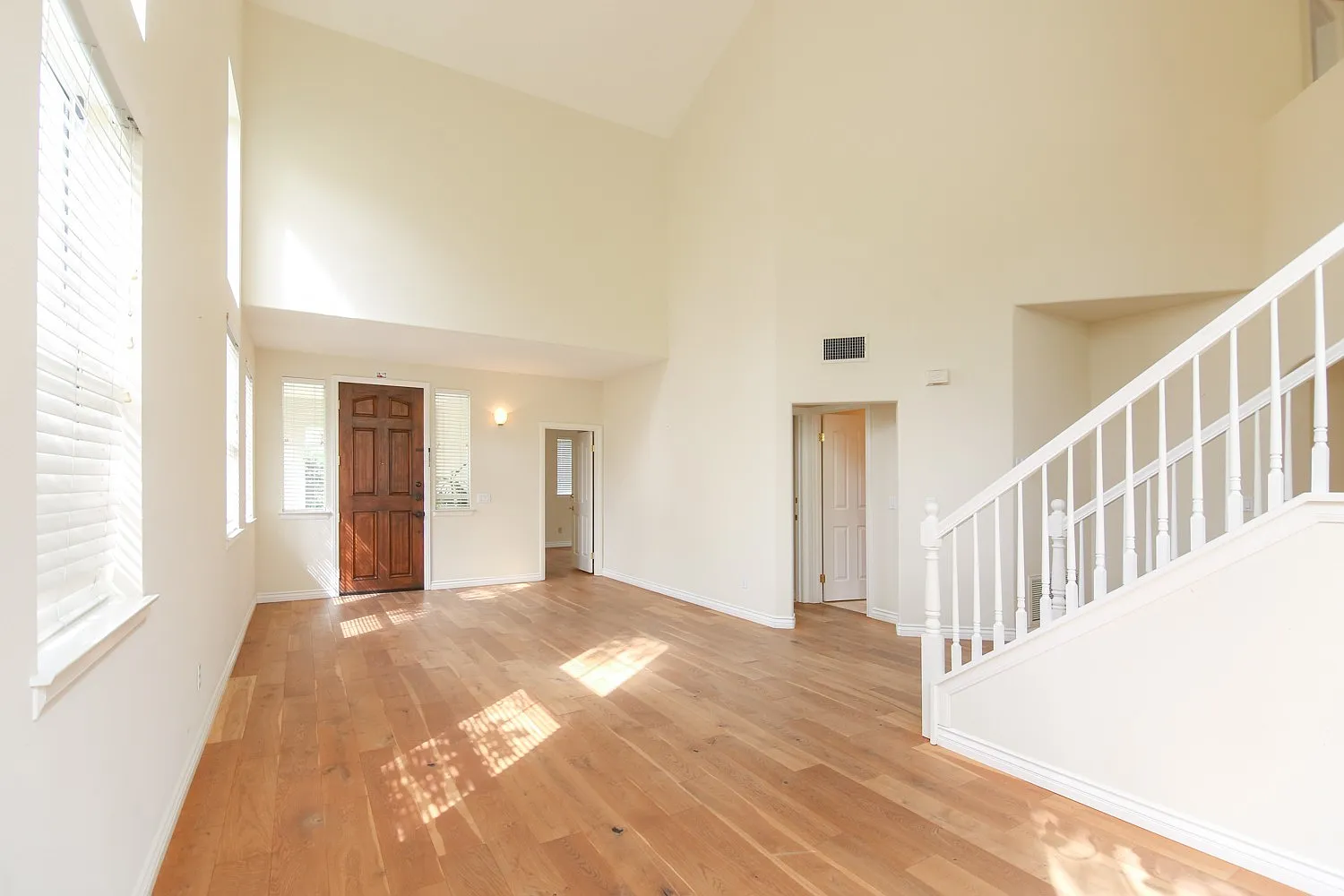 Beautiful Large Home Across from Park — Photo 4