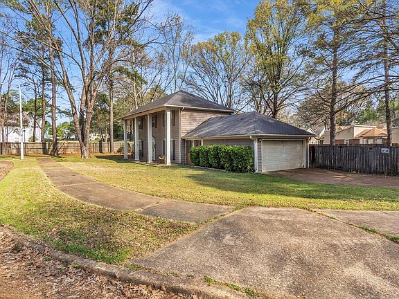 3rd image of 480 Friars Point Ln