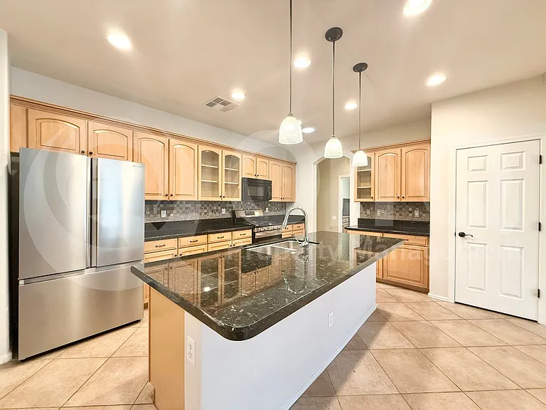 2848 E Fandango Dr — Photo 3