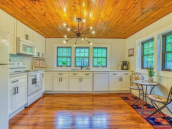 White Quartz Countertop