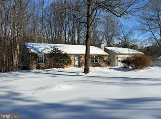 15 Dogwood Dell Dr, Coatesville, PA 19320