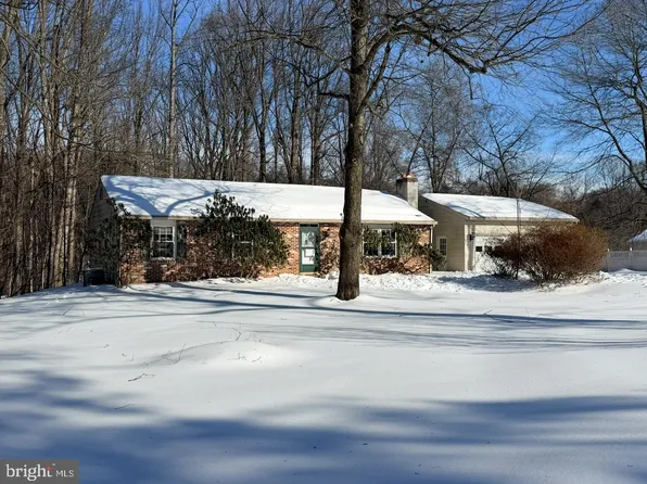 15 Dogwood Dell Dr, Coatesville, PA 19320