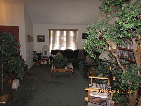 4th image of 1027 E Glencove St