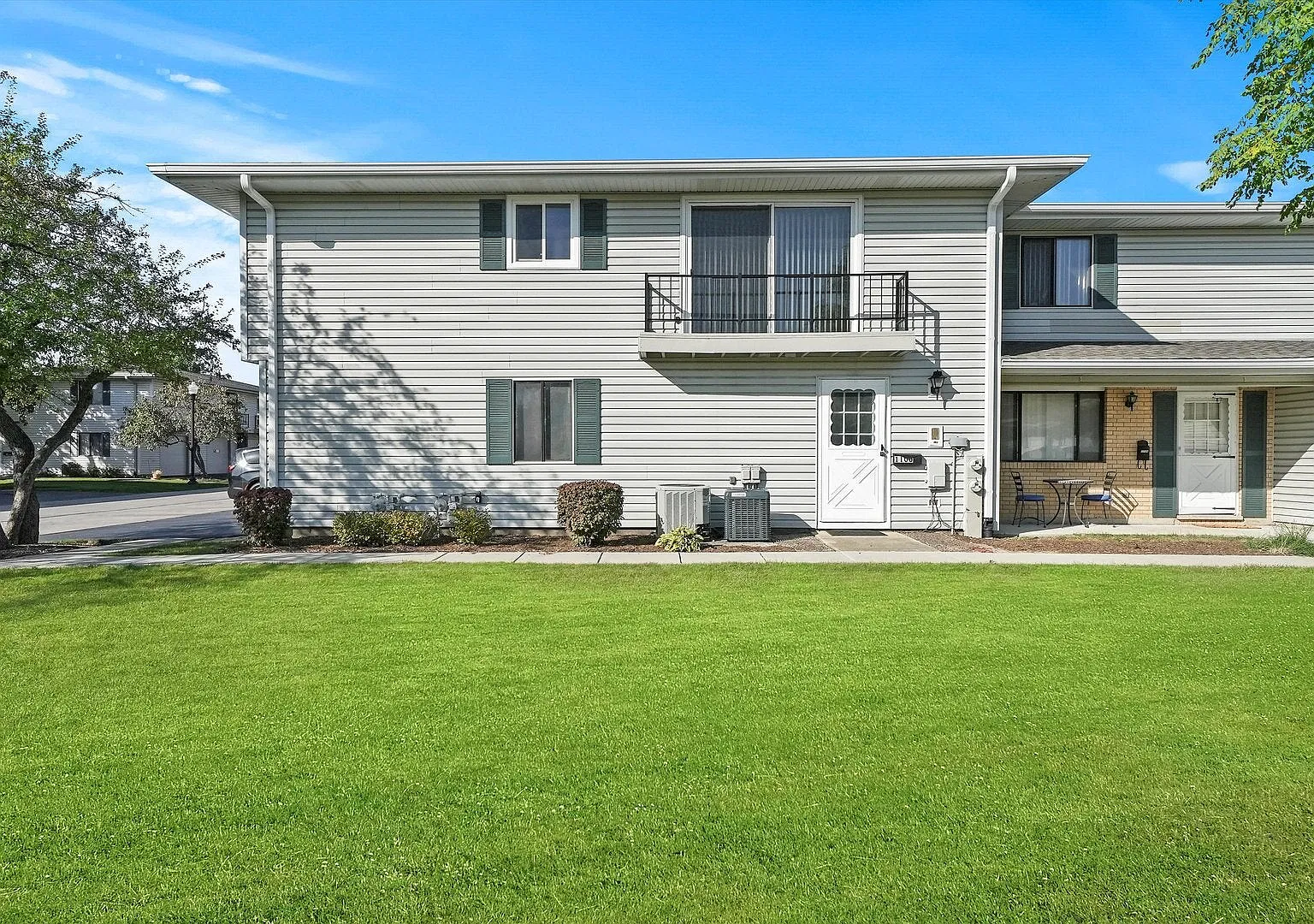 2 bed, 1.0 bath, $2,200 — Photo 1