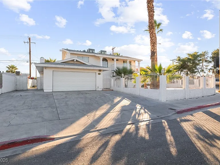 2419 Vegas Valley Dr — Photo 2
