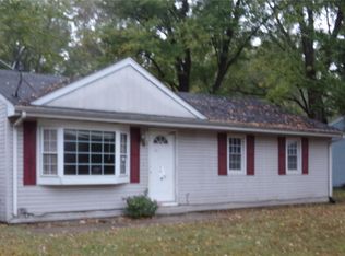 9 Sandridge Dr, New Athens, IL 62264