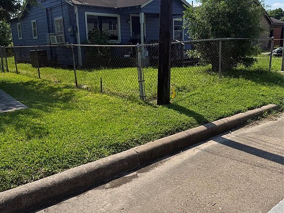4th image of 3814 Hardy St