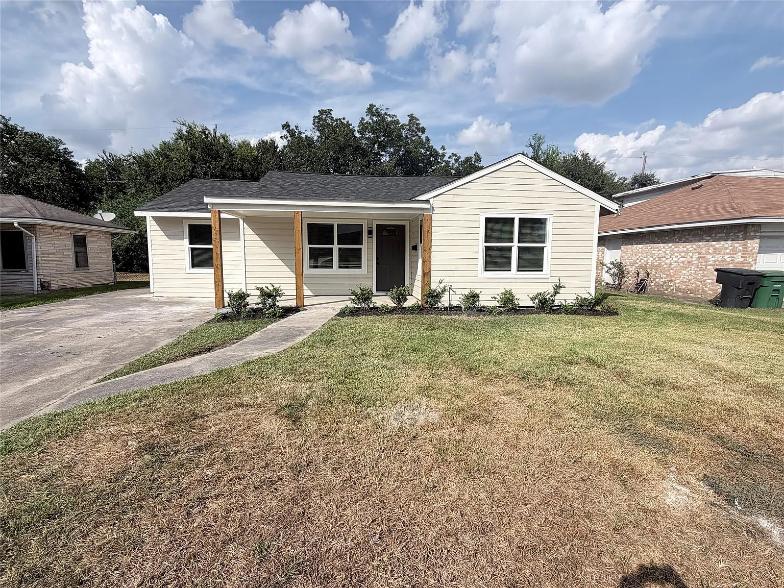 5 bed, 2.0 bath, 2184 sqft, $2,250 — Photo 1