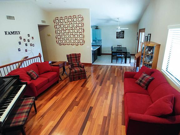 4th image of 4240 E Holmes Cir