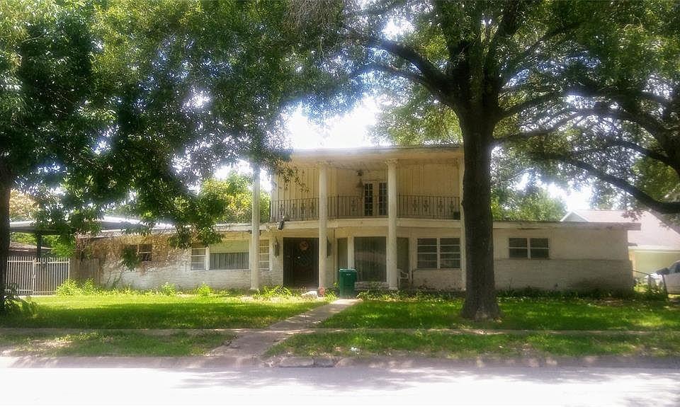 1st image of 1705 Oaks Dr