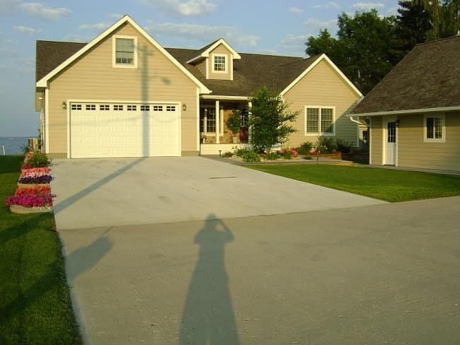1st image of 124 N Lake Dr