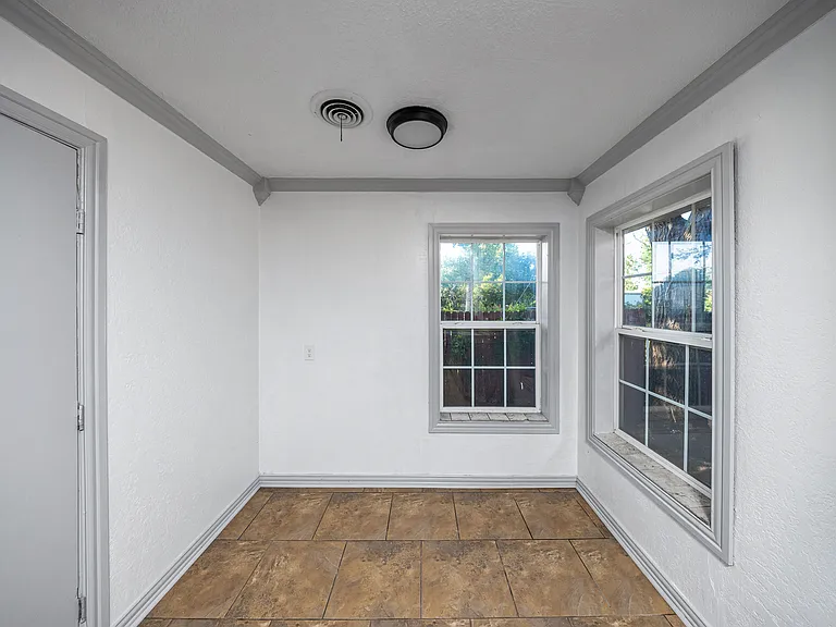 713 NW 32nd St — Photo 15