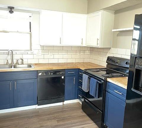 3rd image of 938 White Oak Ct
