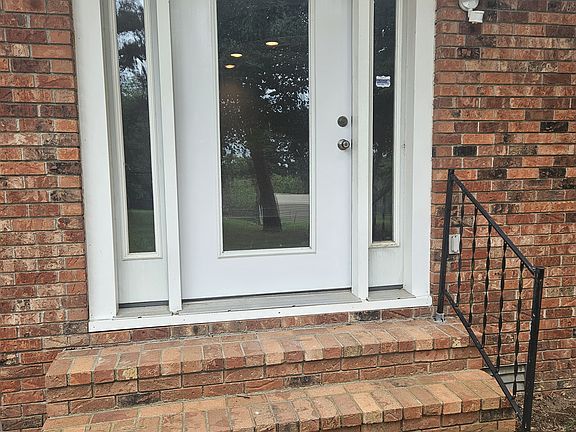 2nd image of 107 E Aspen Ln