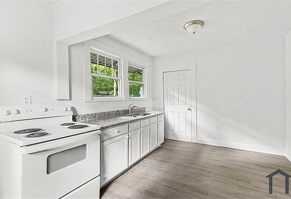 4th image of 624 83rd Pl S