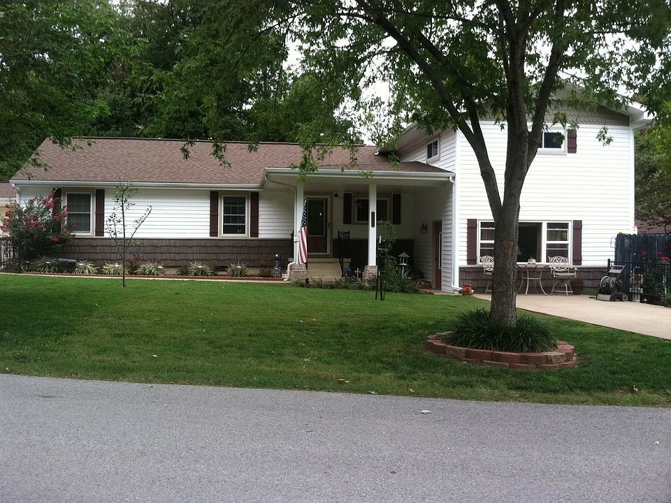 1st image of 210 Dogwood Pl