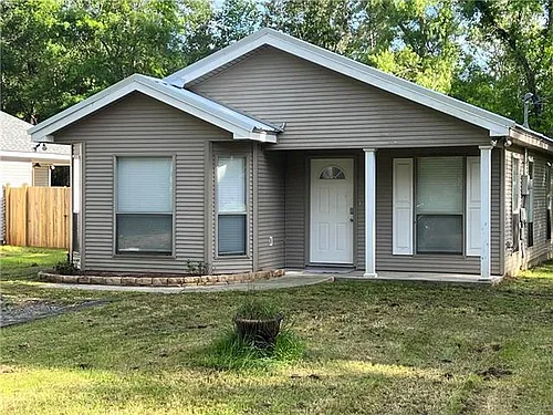 138 Poe St Photo 1