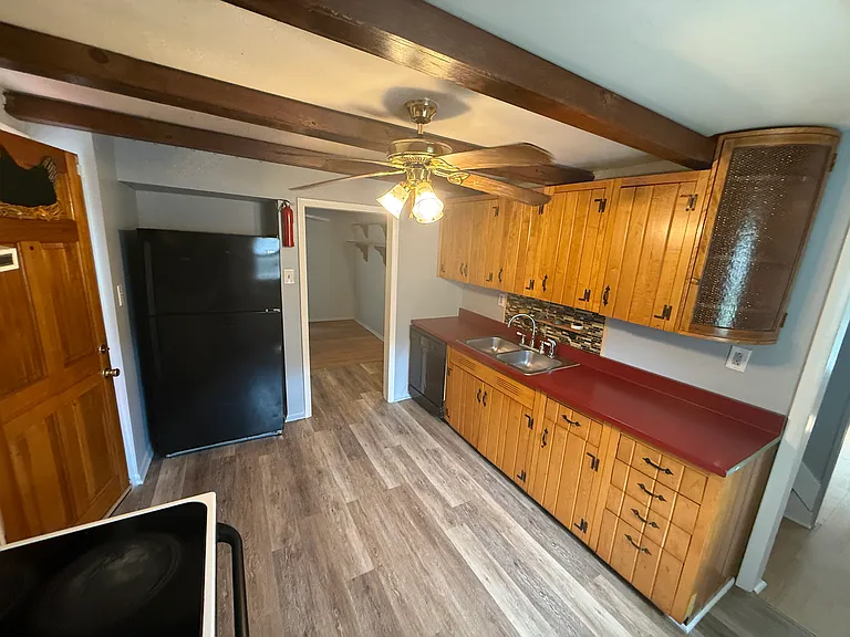 2320 W 11th St — Photo 11
