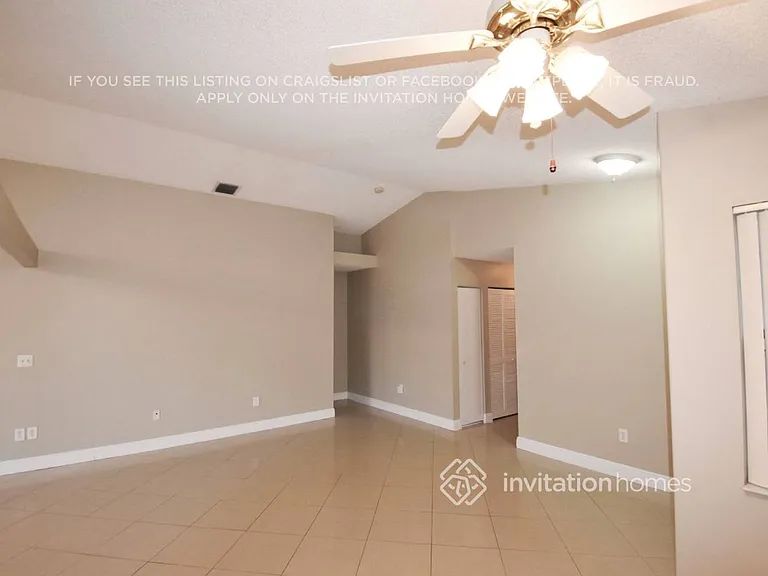 1544 NW 158th Ave — Photo 2