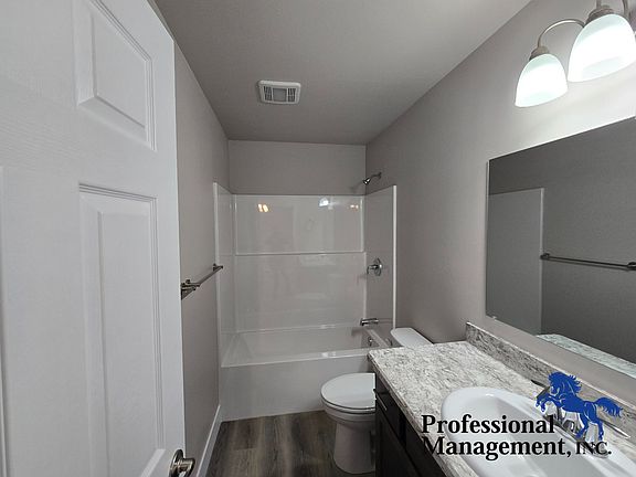 5th image of 2026 Lake Elmo Dr