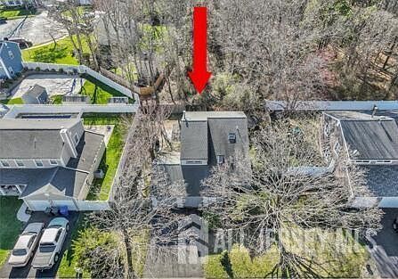 1st image of 521 Dorothy Pl