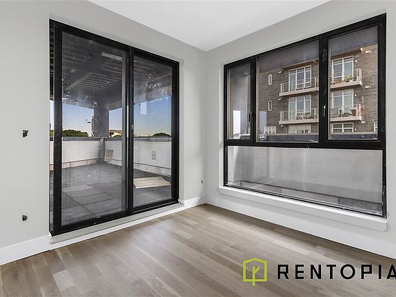 5th image of 494 Manhattan Ave #5M
