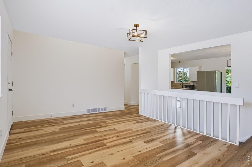 904 Foothills Ct