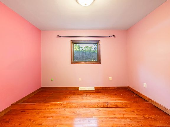 5th image of 484 Clavey Ln
