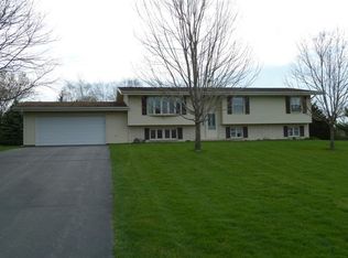 W6062 Thornapple Ln, Fort Atkinson, WI 53538