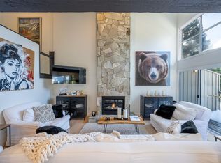 2219 Aspen Dr, Whistler, BC V8E0A6