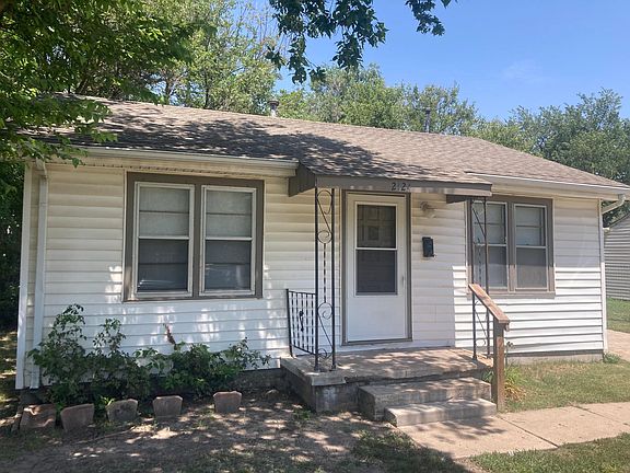 4th image of 2124 W Irving St
