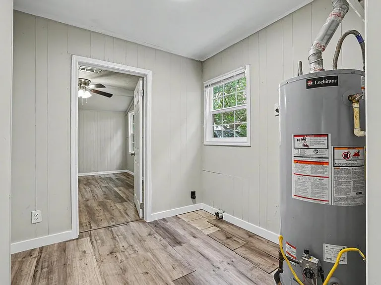 221 W Taylor St — Photo 16