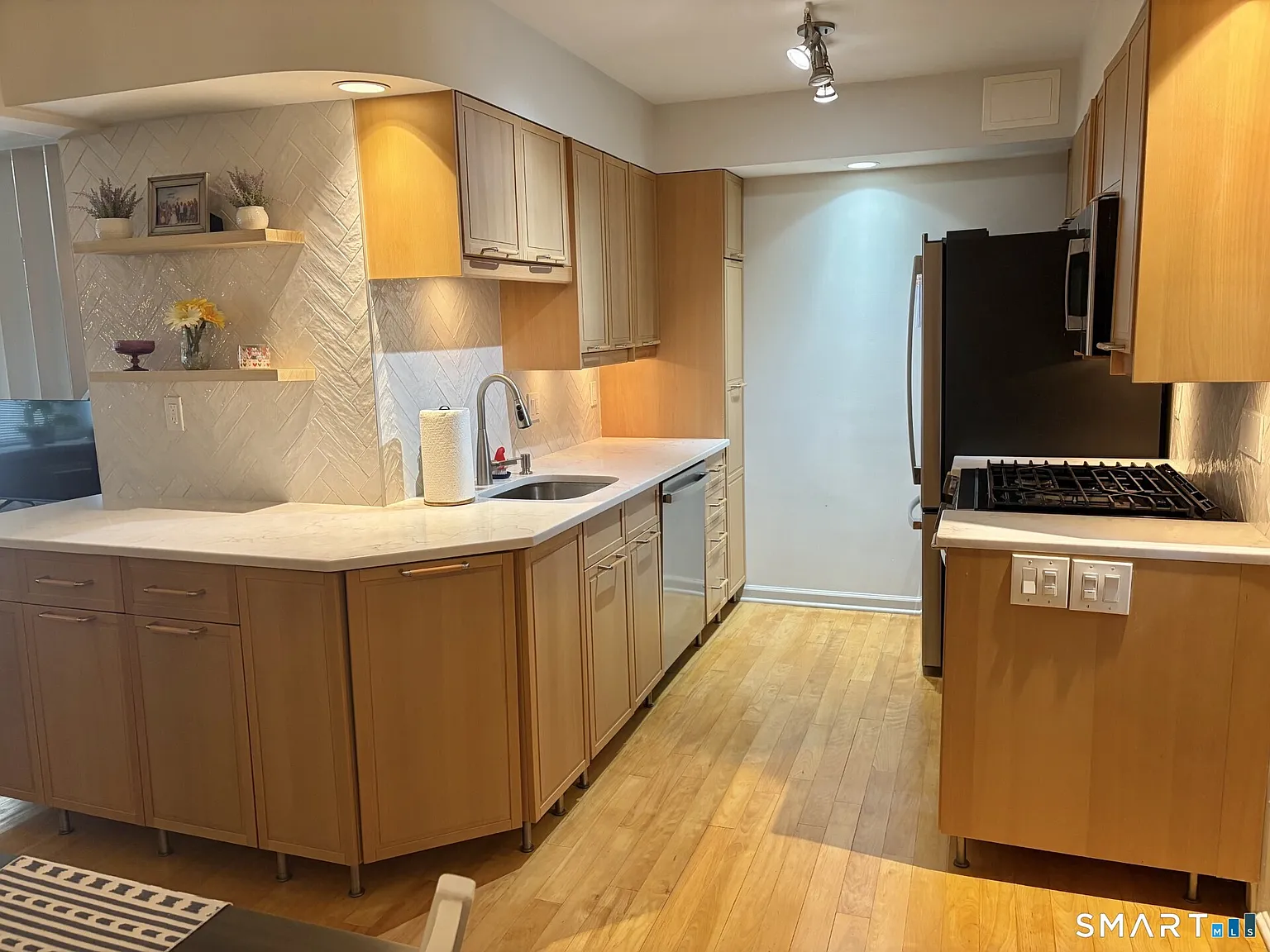 2 bed, 1.5 bath, 900 sqft, $3,150 — Photo 3