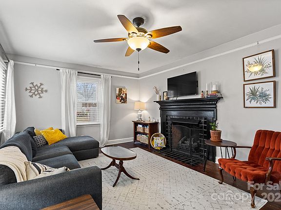 3rd image of 803 Elmwood Dr