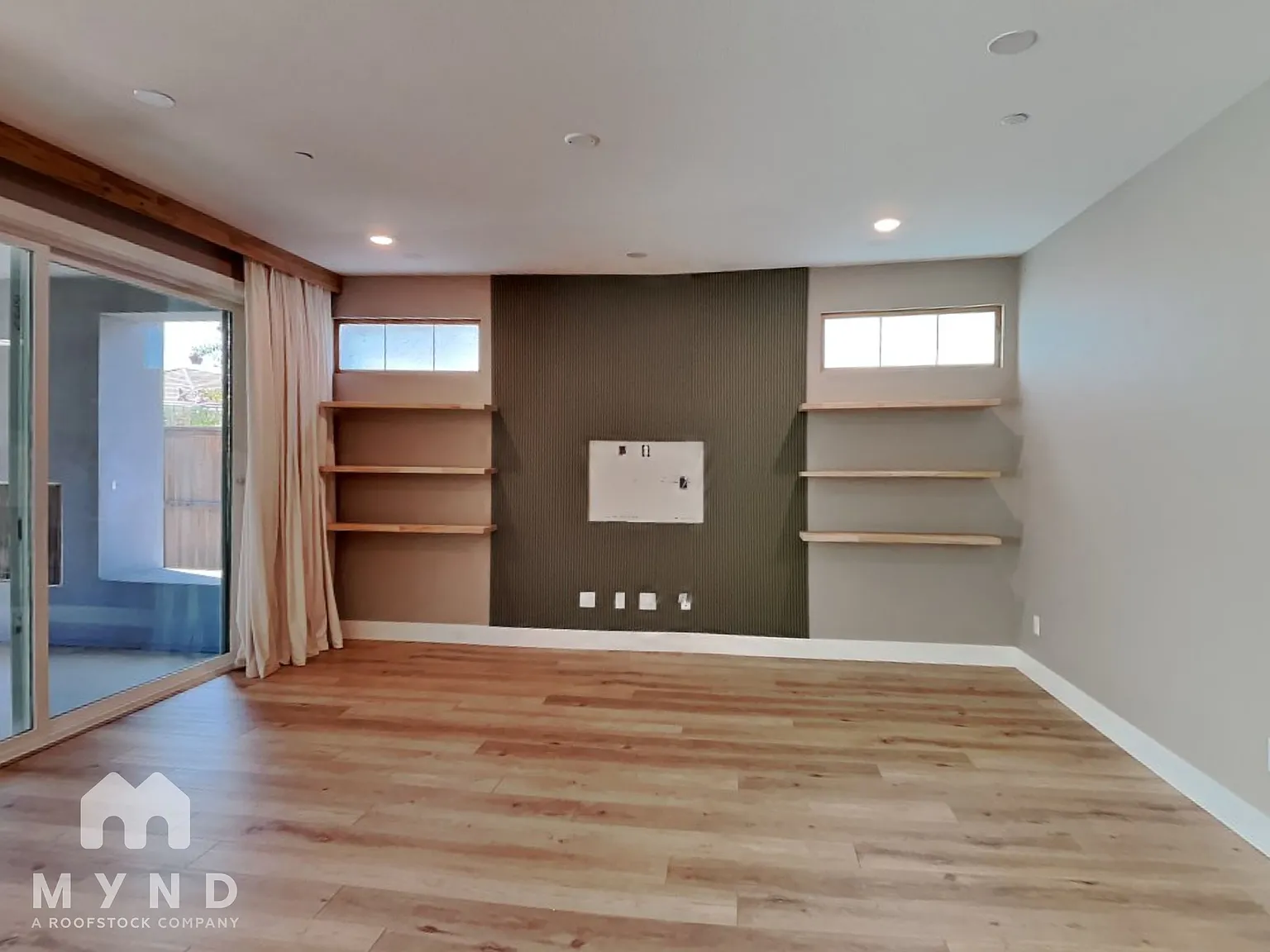 3 bed, 3.0 bath, 2700 sqft, $3,275 — Photo 3