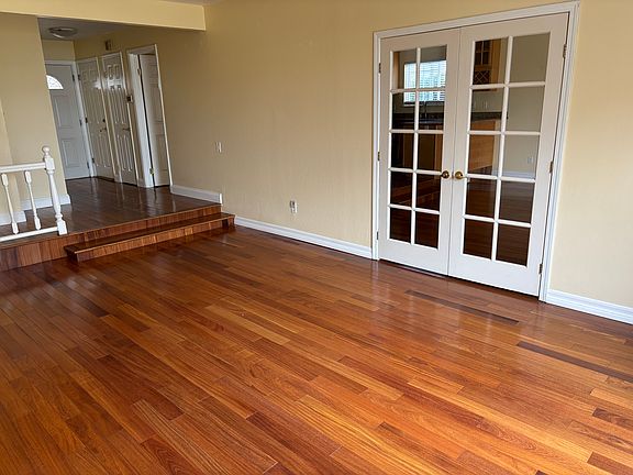 4th image of 875 Constitution Dr