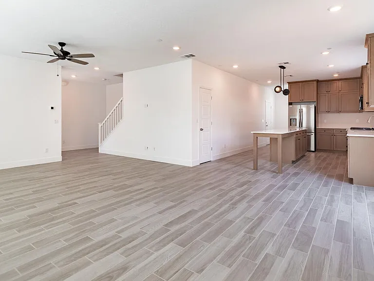 2834 E Tamarind Dr — Photo 11