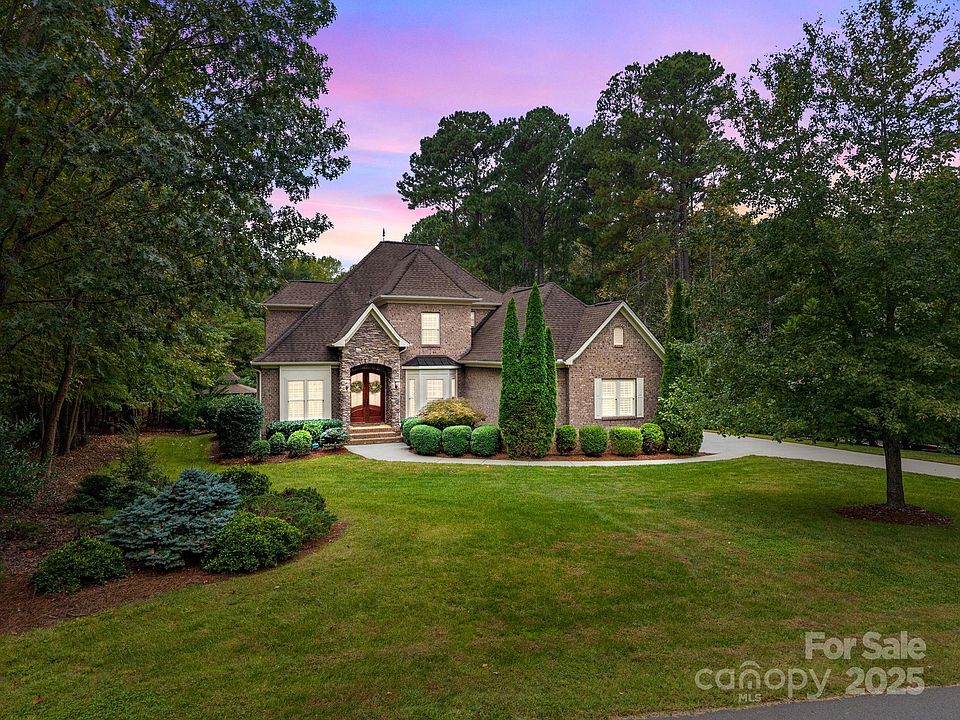 1st image of 117 Wolf Hill Dr
