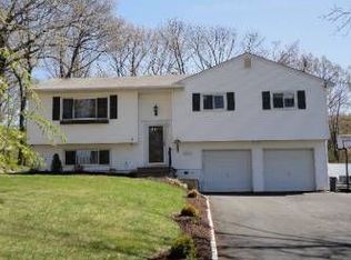 17 Richard Dr, Mt Arlington, NJ 07856