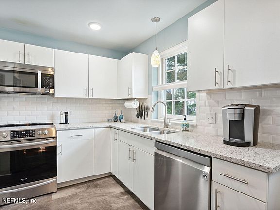 4th image of 2950 ST JOHNS Avenue #17