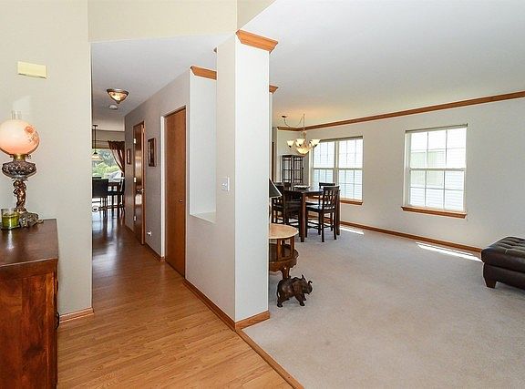 3rd image of 585 N Thorndale Ln