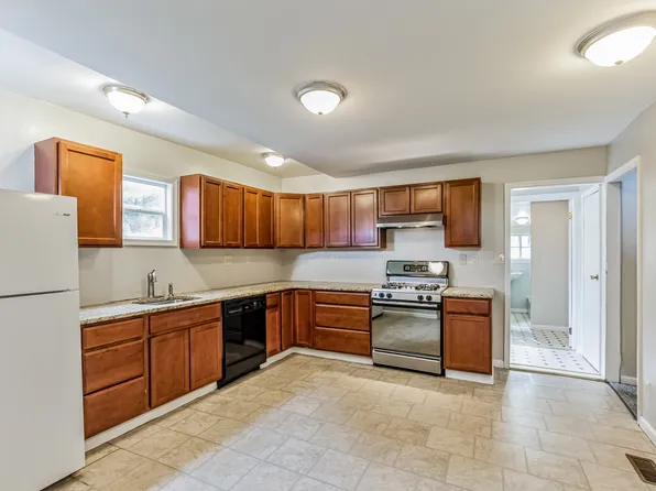 123 N Main St, Hellertown, PA 18055