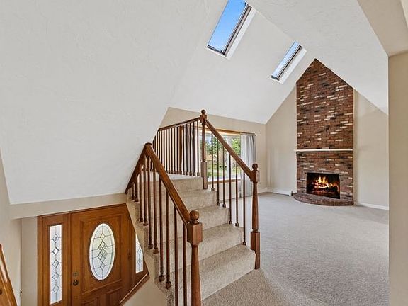 3rd image of 19 Rolling Hills Dr