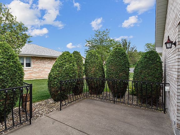 4th image of 11038 New York Ct #182